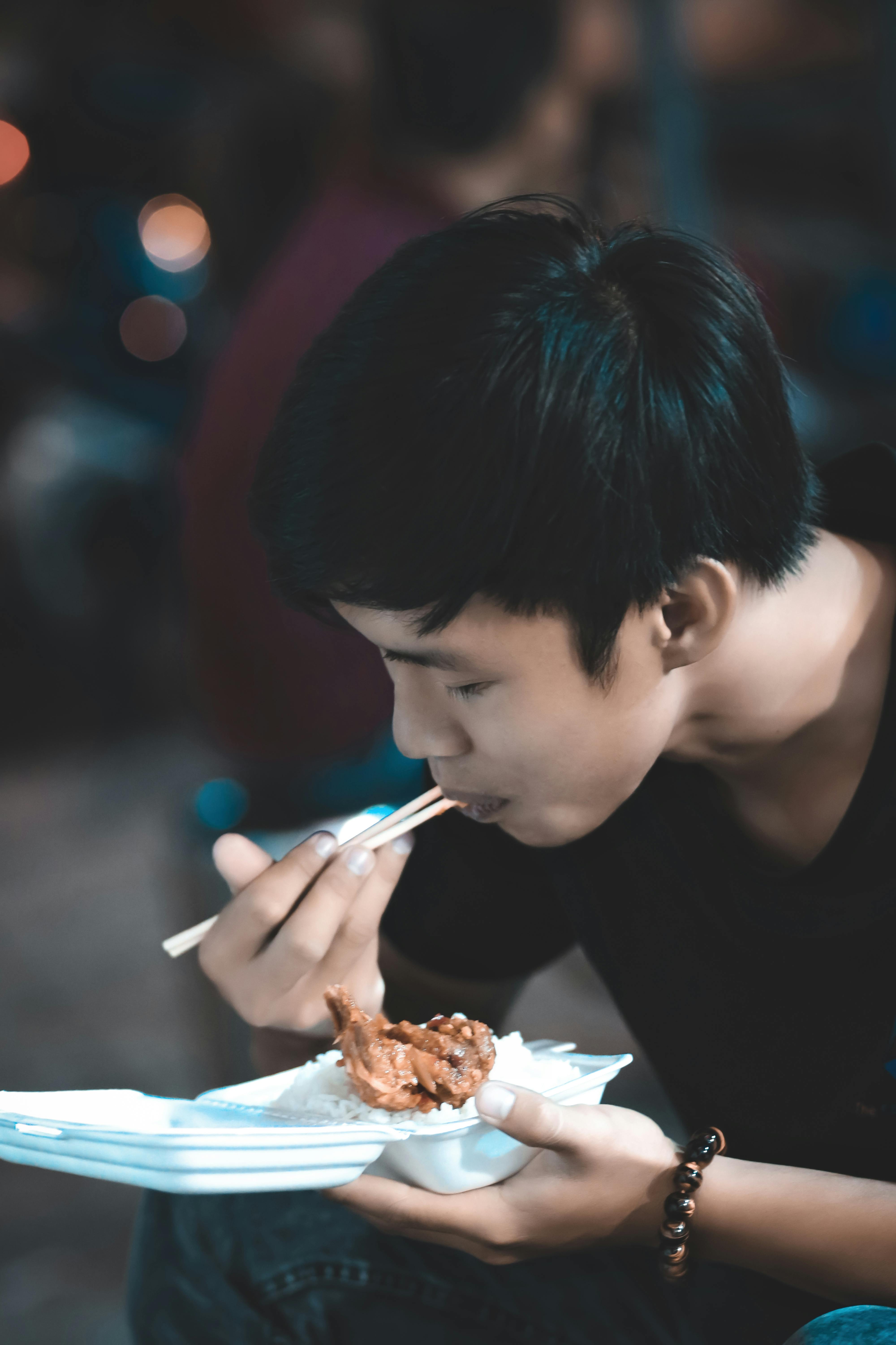 Shallow Focus Photo of Man Eating · Free Stock Photo - 4000 x 6000 jpeg 1100kB