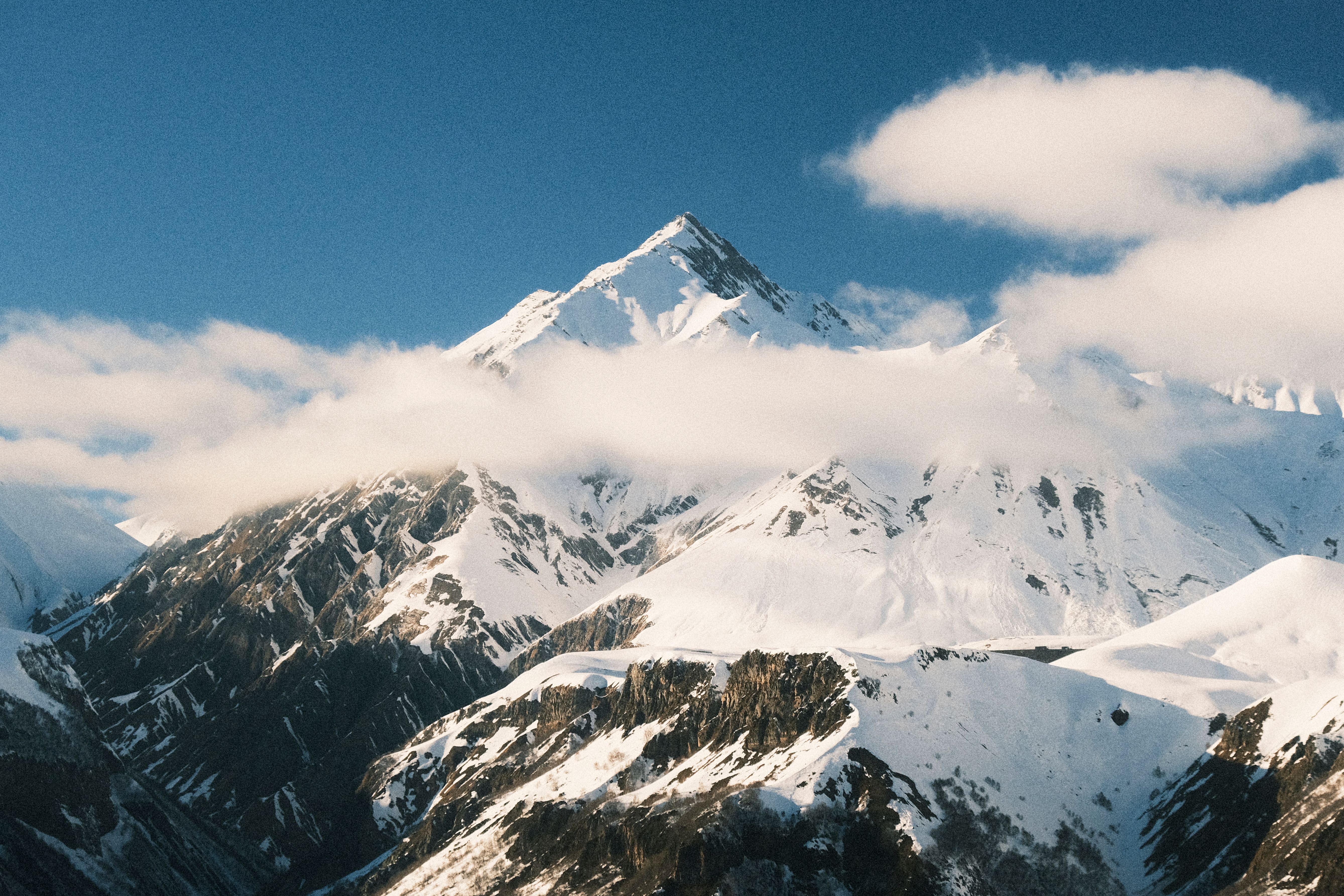 Lock in these travel deals before peak vacation season price surges — Photo by Deimantas Viburys on Pexels