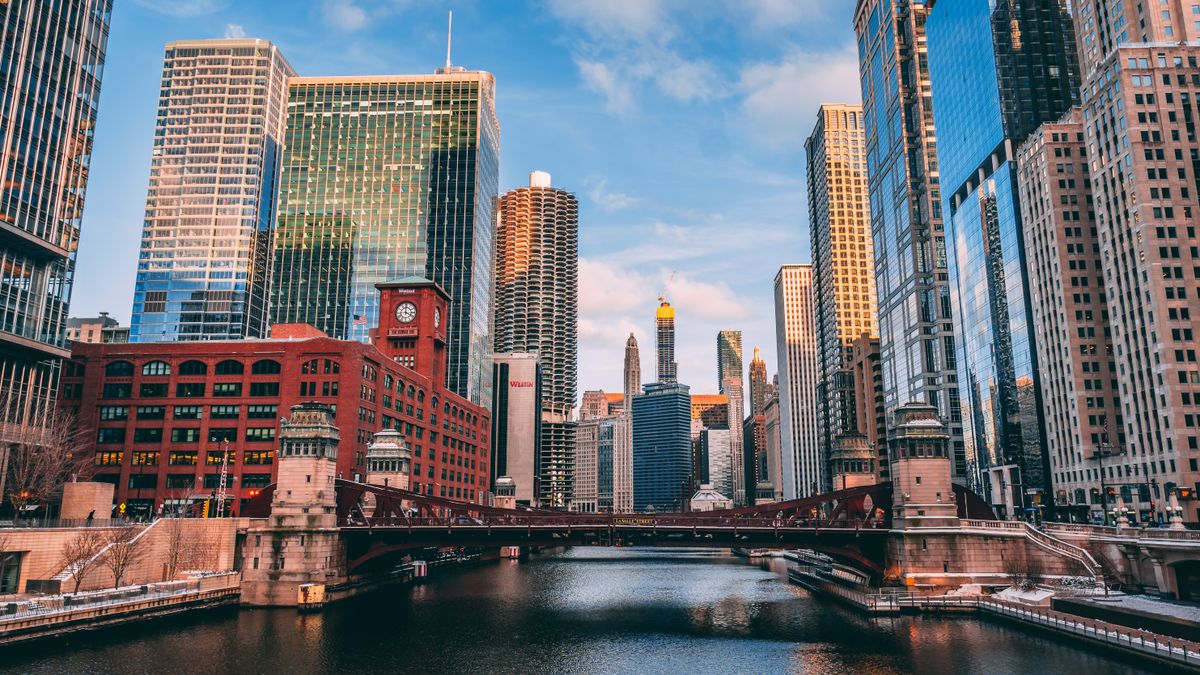How to Enter Holiday Giveaways in Chicago, Illinois Without Scams