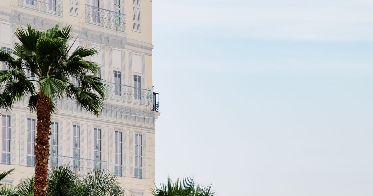 Couverture : Why live in Sanary-sur-Mer: seven timeless reasons