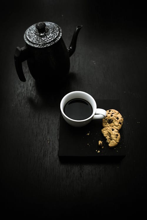 bezplatná Základová fotografie zdarma na téma čajová konvice, černá káva, cookies Základová fotografie