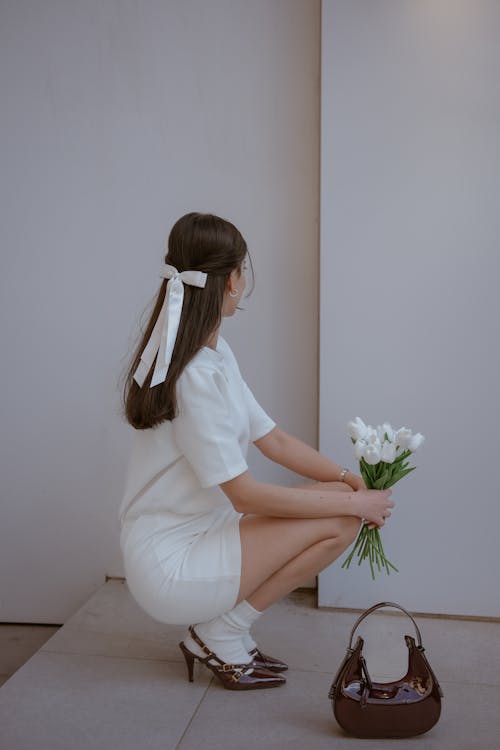 Ingyenes stockfotó fehér ruha, fehér virágok, fiatal témában