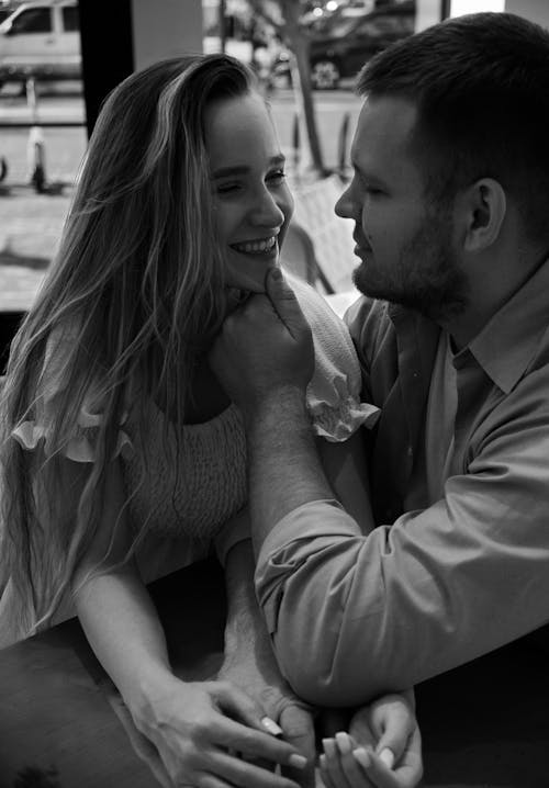 Free A man and woman are sitting at a table Stock Photo