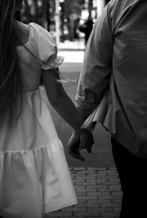 Free A black and white photo of a couple holding hands Stock Photo