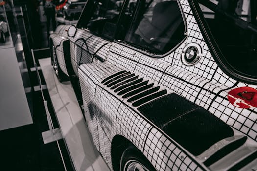 慕尼黑博物馆的时尚特写展示了经典汽车的细节，突出现代汽车设计