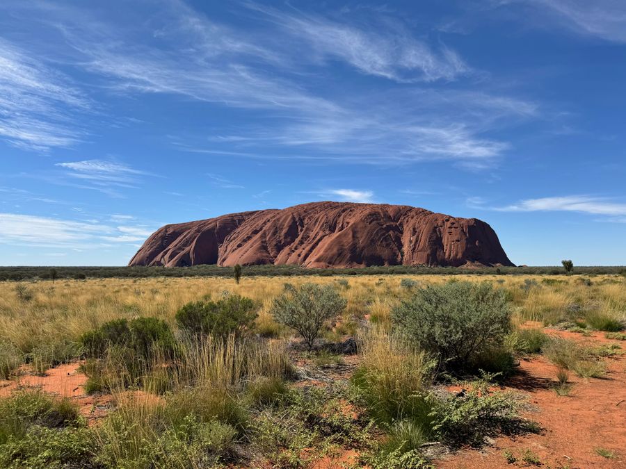Вокруг Uluru пешком: Uluru Base Walk