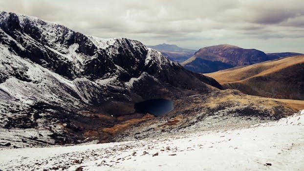 在威尔士的斯诺登尼亚，可以欣赏到冬日里雪山与山谷的景色