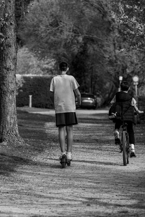 Imagine de stoc gratuită din alb-negru, băieți, bicicletă