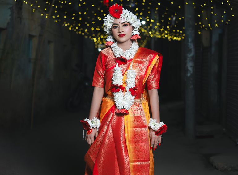 Online dating: starting a conversation on a niche platform