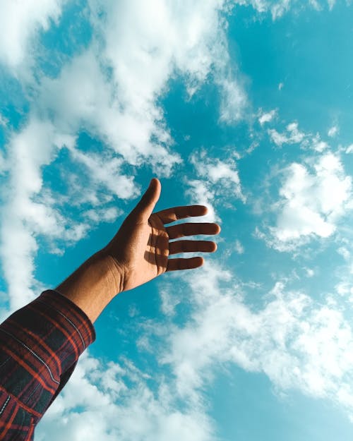 hand pointing to sky, hand with sky