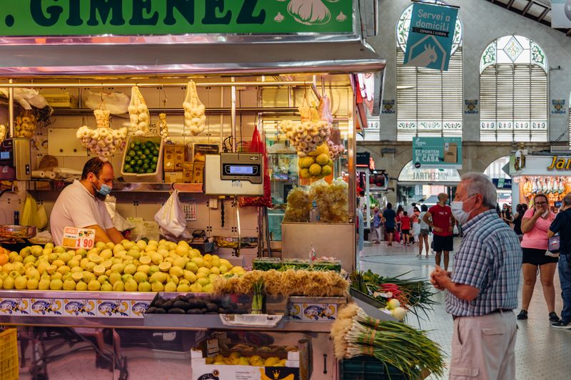 Spanish at work — Hospitality, property and small business
