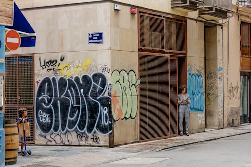 Ilmainen kuvapankkikuva tunnisteilla Espanja, graffiti, jalkakäytävä