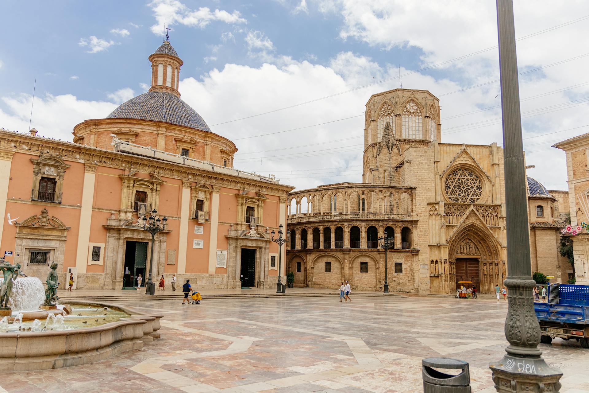 Basilica de la Mare de Deu dels Desemparats and Cathedral in Valencia