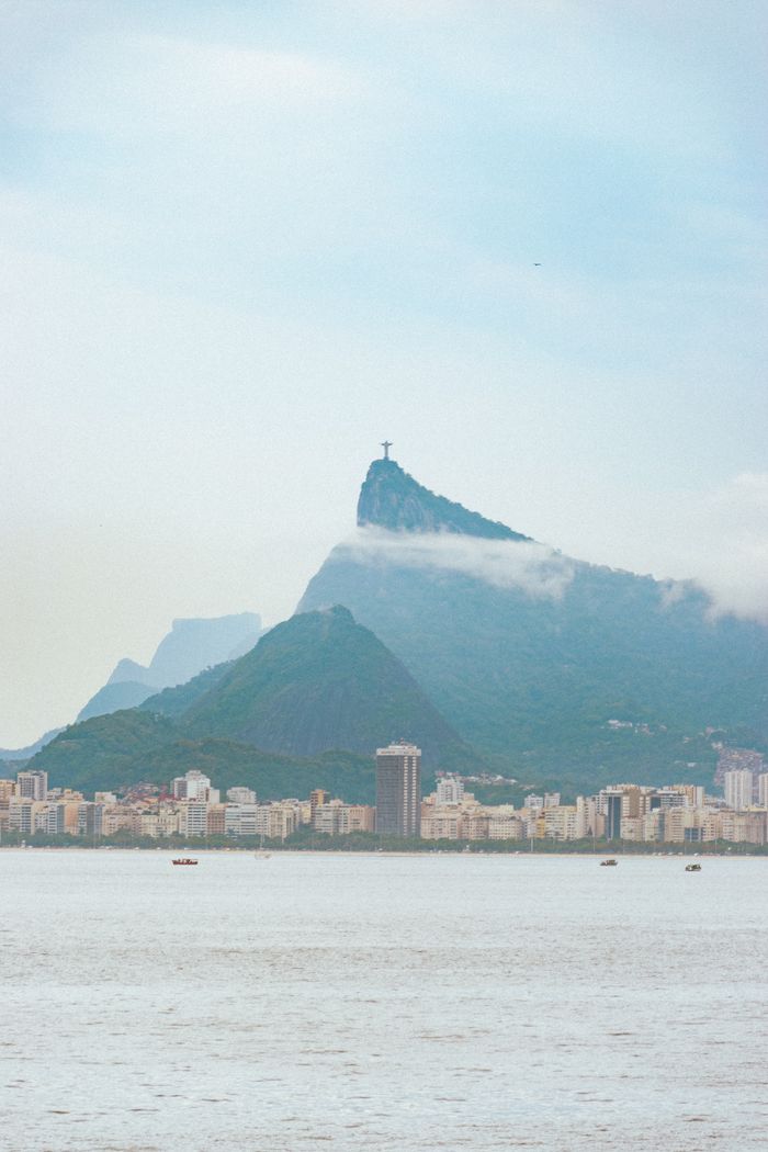 Morro com o Cristo Redentor sobre o Rio de Janeiro