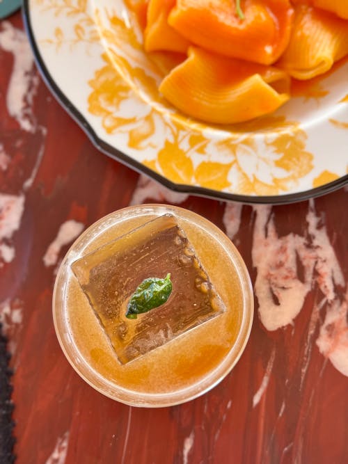 Free A cocktail with orange slices and a garnish Stock Photo