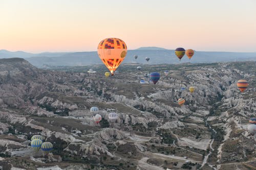 Δωρεάν στοκ φωτογραφιών με cappadocia, μπαλόνια, μπαλόνια με ζεστό αέρα