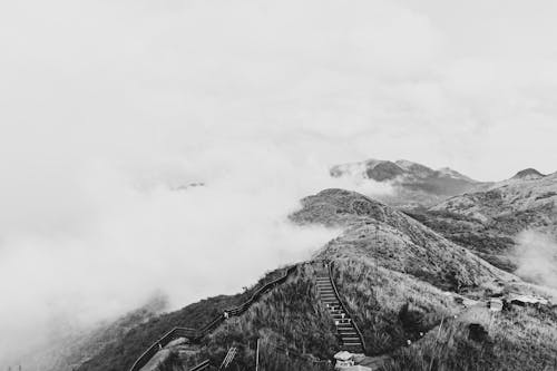 Immagine gratuita di bianco e nero, cloud, colline