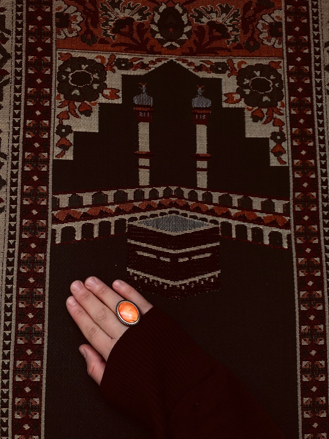 Muslim Hand Design Hand on Islamic Decoration · Free Stock Photo