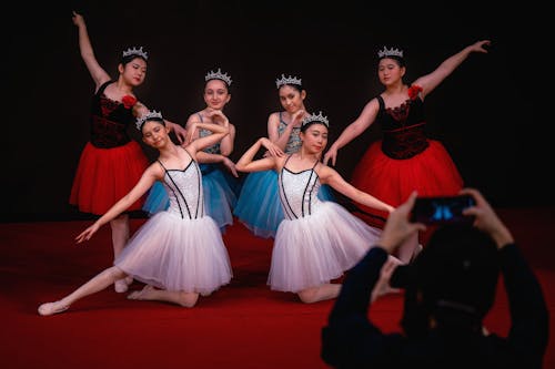 Kostenloses Stock Foto zu asiatische frauen, aufführung, ballerinen