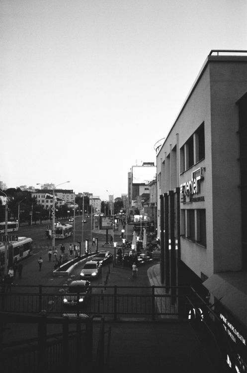 Black and White Photo of a Street and Building in a City · Free Stock Photo