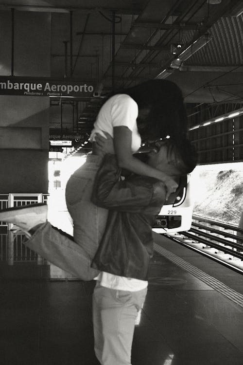 Free A man and woman are standing on the platform Stock Photo
