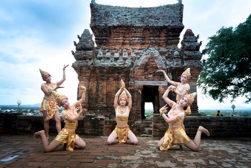 Free Traditional dancers in golden costumes perform at an ancient temple, showcasing cultural heritage. Stock Photo