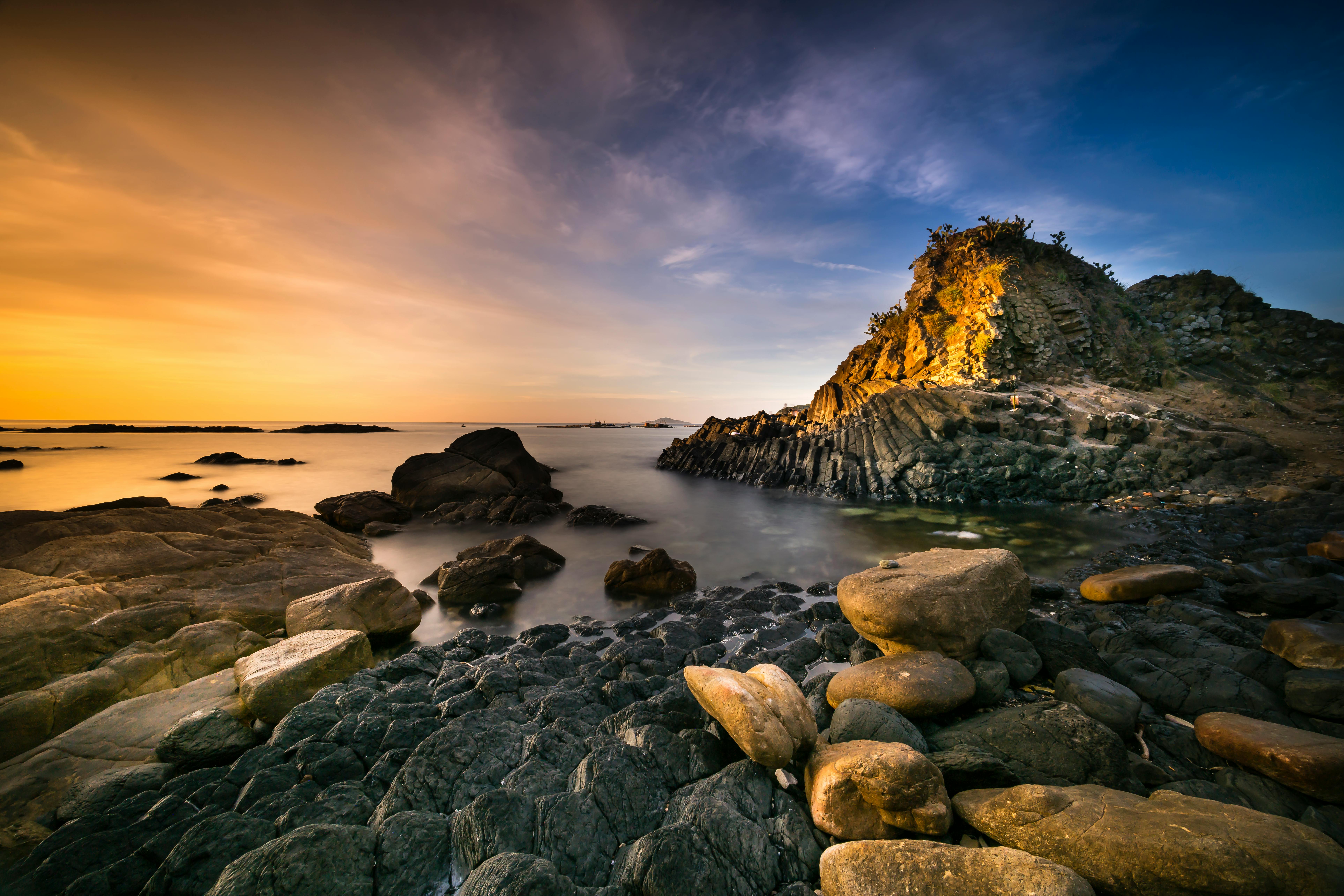 Rocky beach Wallpaper 4K, Sunset, Seascape, Coastline