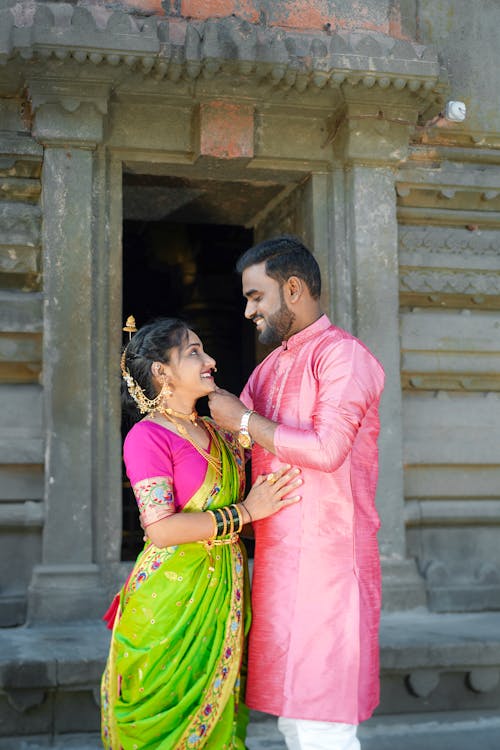 BEAUTIFUL COUPLE  IN INDIAN CLOTHING