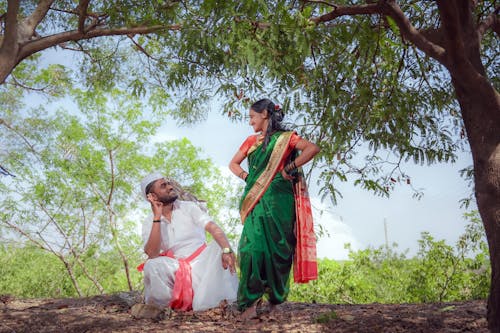 BEAUTIFUL COUPLE  IN INDIAN CLOTHING