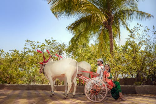 COUPLE TRAVELLING