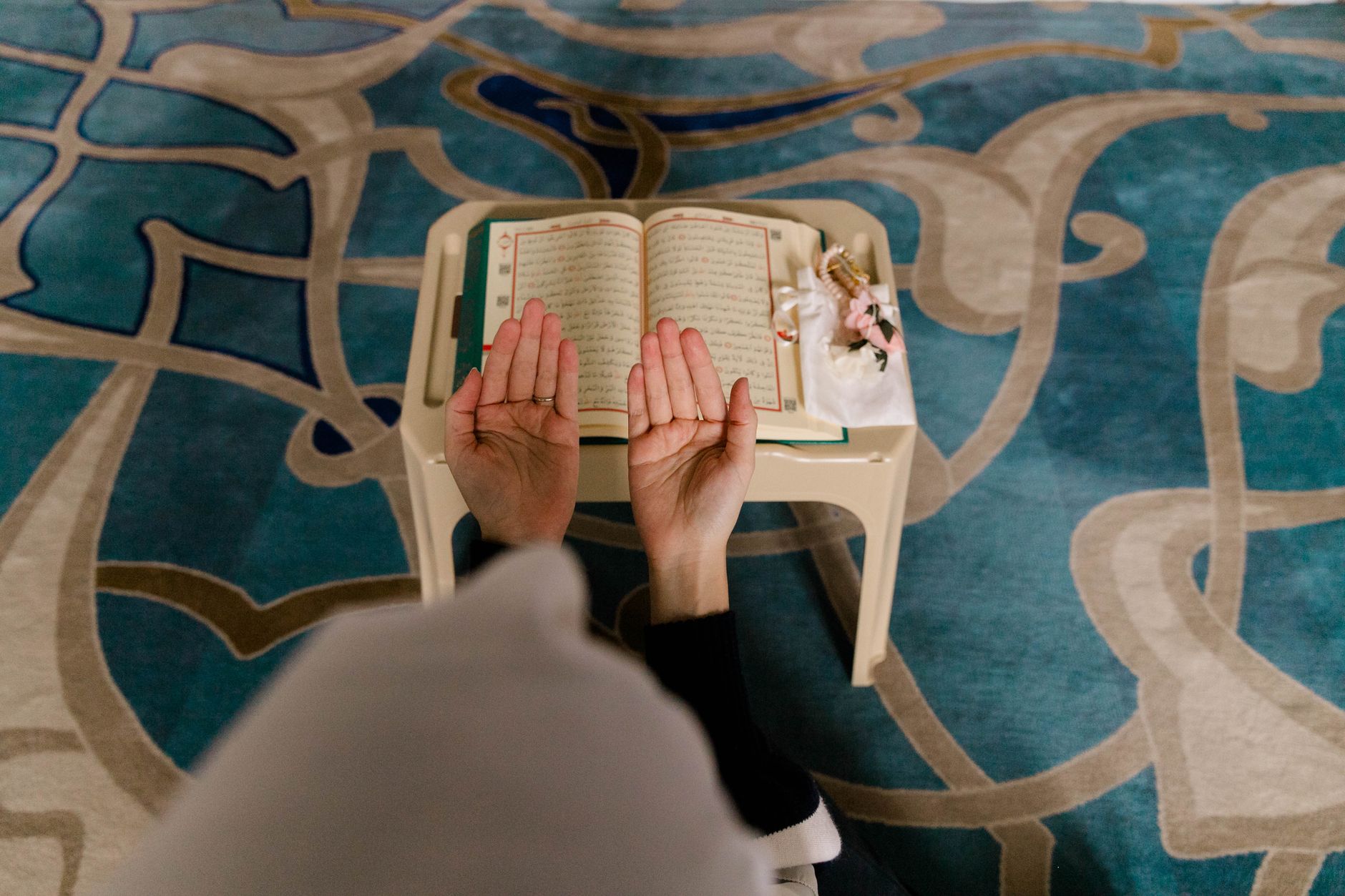 Memaknai Surah An-Nisa Ayat 86 sebagai Landasan Etika Saling Menghormati