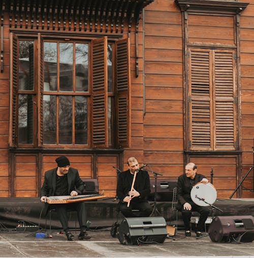 adam, ahşap, aile içeren Ücretsiz stok fotoğraf