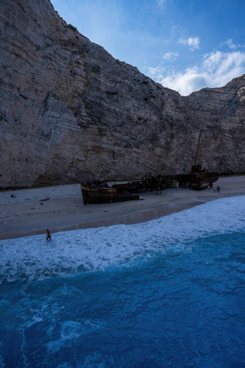 Безкоштовне стокове фото на тему «navagio, Аерофотозйомка, вертикальні постріл»