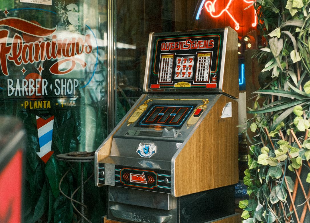 Online Casino: Spielautomaten und Live-Spiele im Überblick