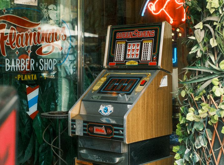 Online Casino: Spielautomaten und Live-Spiele im Überblick
