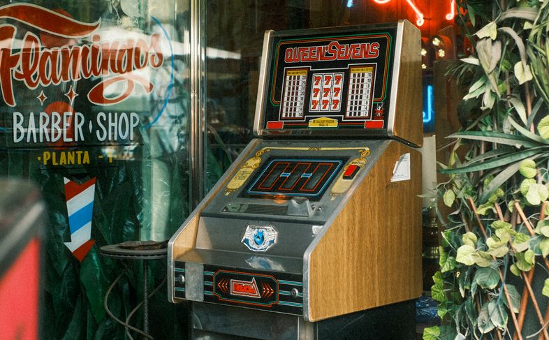 Online Casino: Spielautomaten und Live-Spiele im Überblick