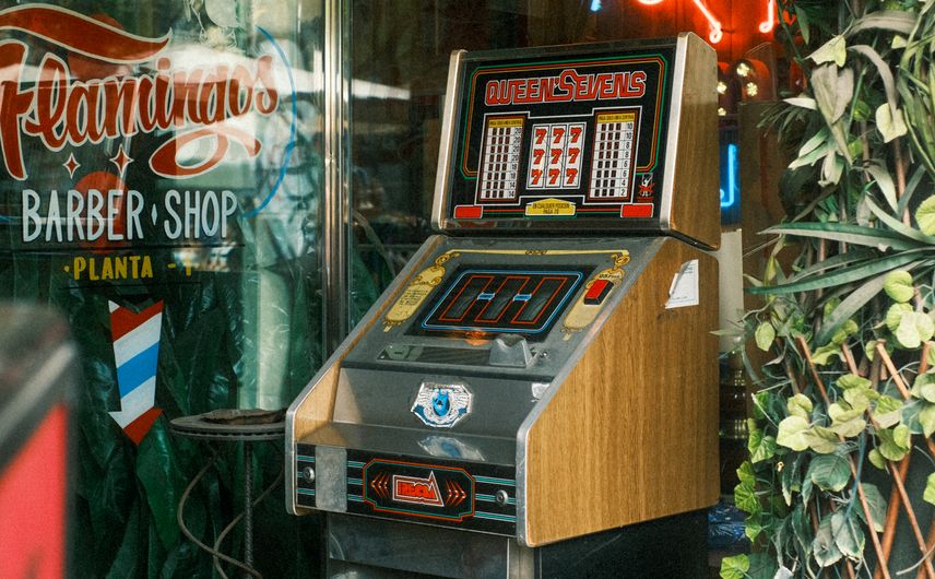 Online Casino: Spielautomaten und Live-Spiele im Überblick