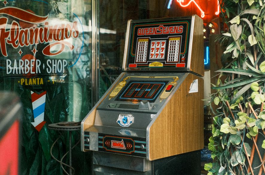 Online Casino: Spielautomaten und Live-Spiele im Überblick