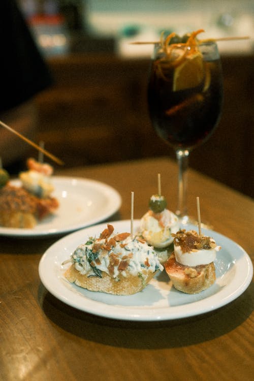 Gratis stockfoto met bord, brood, cocktail