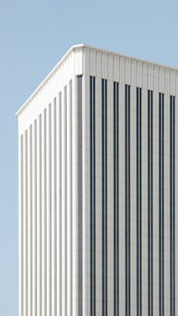 Minimalist view of Torre Picasso, a modern skyscraper in Madrid.