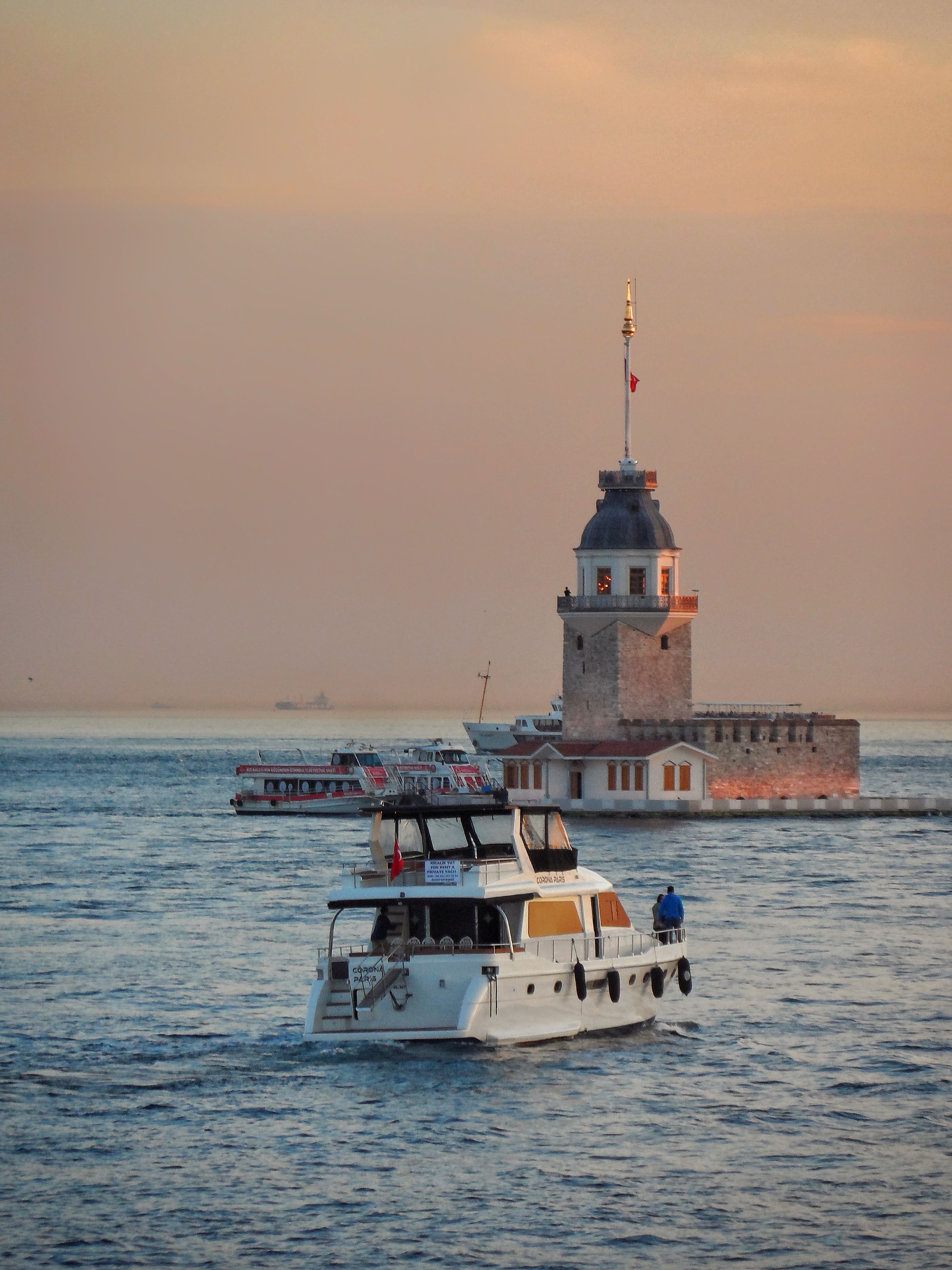 Motor Yacht Sailing near Kiz Kulesi in Istanbul · Free Stock Photo