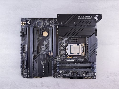 The asus z370 - a motherboard with a cpu and ram