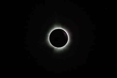 Darmowe zdjęcie z galerii z całkowite zaćmienie słońca, czarne niebo, księżyc