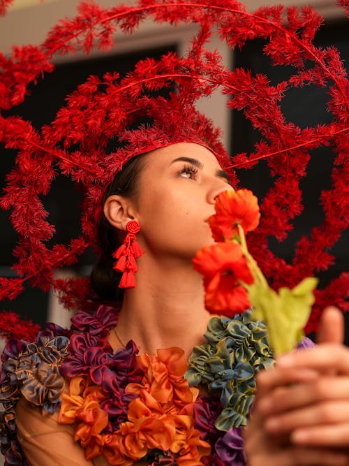 Imagine de stoc gratuită din costum, costum roșu, flori artificiale