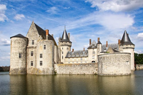 Безкоштовне стокове фото на тему «Будівля, Замок Сюллі-сюр-Луар, місцеві орієнтири»