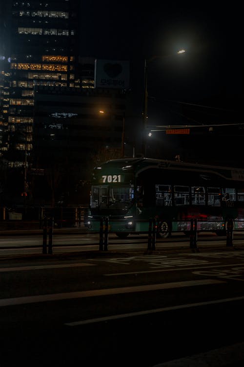 Foto d'estoc gratuïta de 7021, autobús, carrer