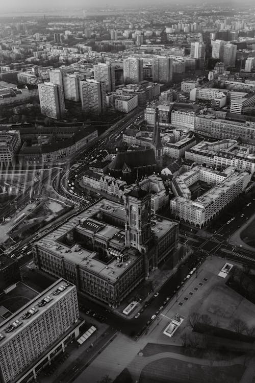 Základová fotografie zdarma na téma Berlín, černobílý, červená radnice