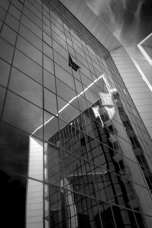 Ingyenes stockfotó épülethomlokzat, fekete-fehér, felhőkarcoló témában