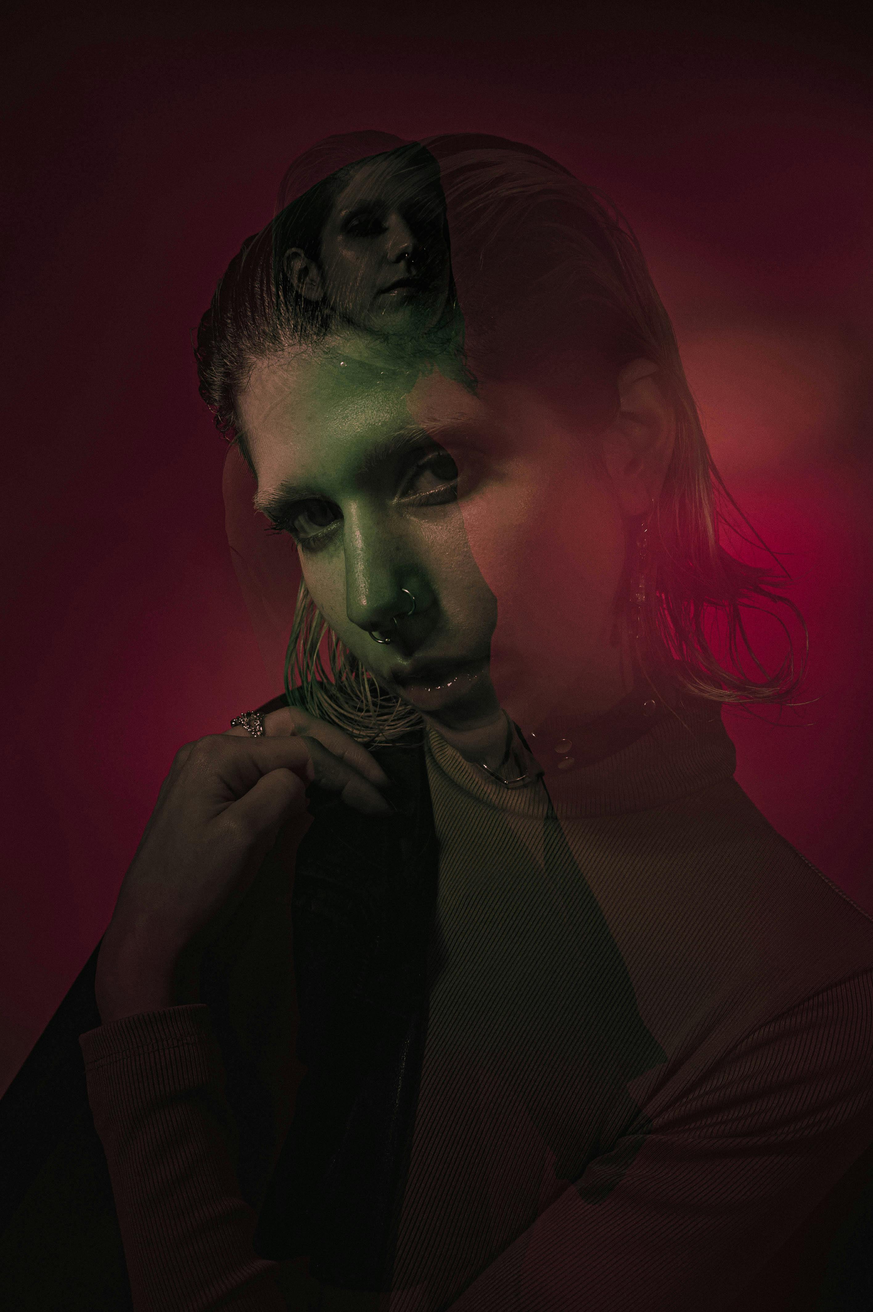 免費 黑暗中的女人肖像 圖庫相片