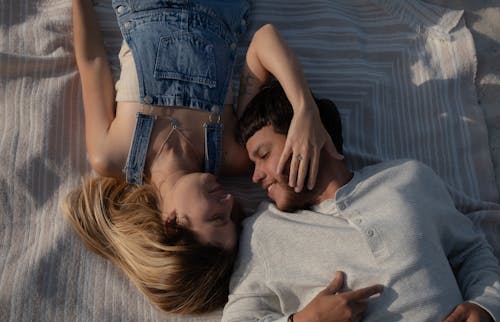 Free A man and woman laying on a blanket together Stock Photo